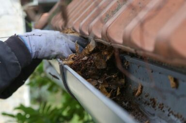 how do you know if your gutters need cleaning